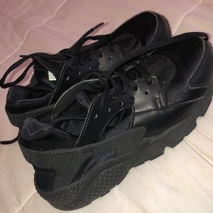 Women’s Nike Black Huaraches